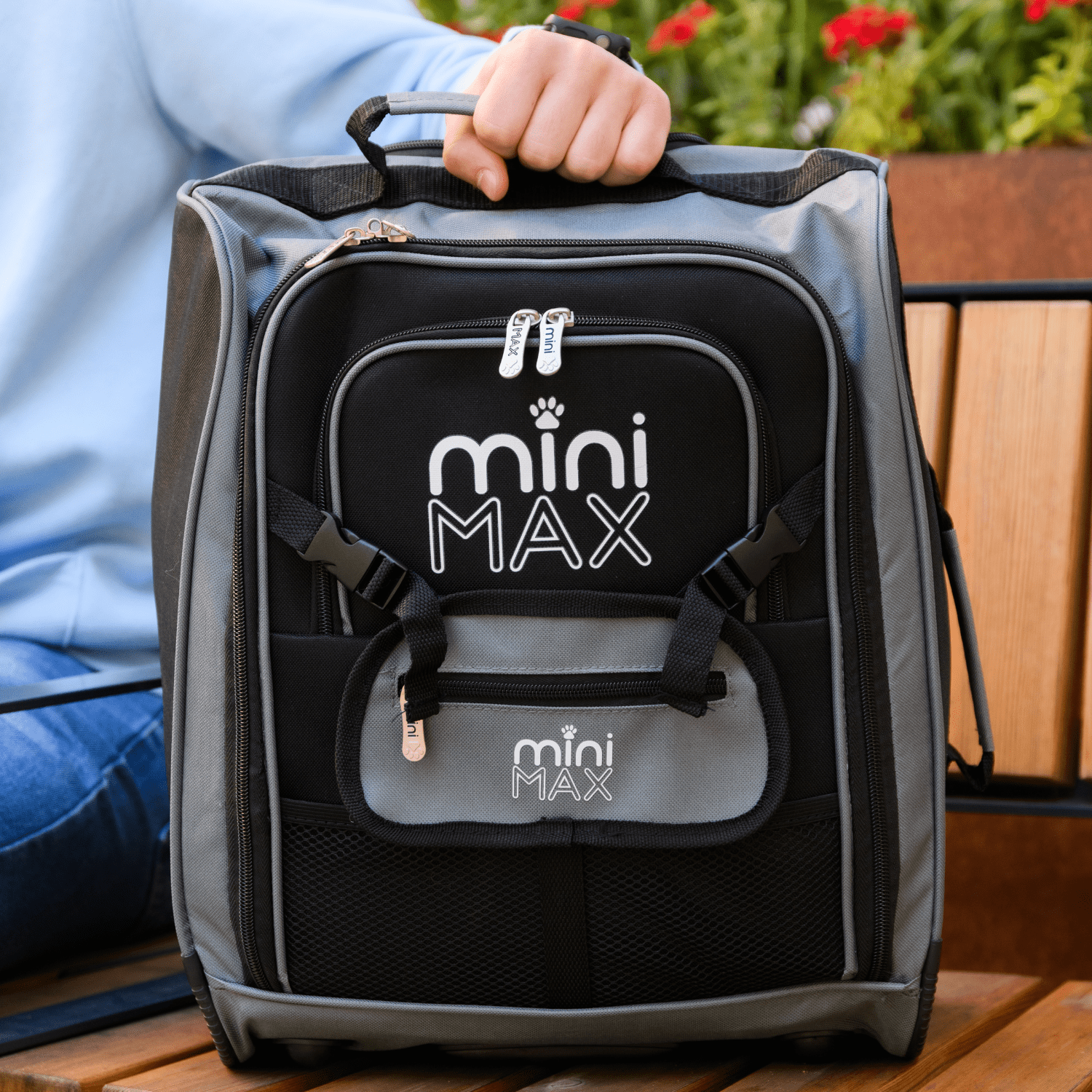 Aerolite MiniMAX black suitcase with front pouch and backpack straps, ideal for EasyJet under-seat luggage.
