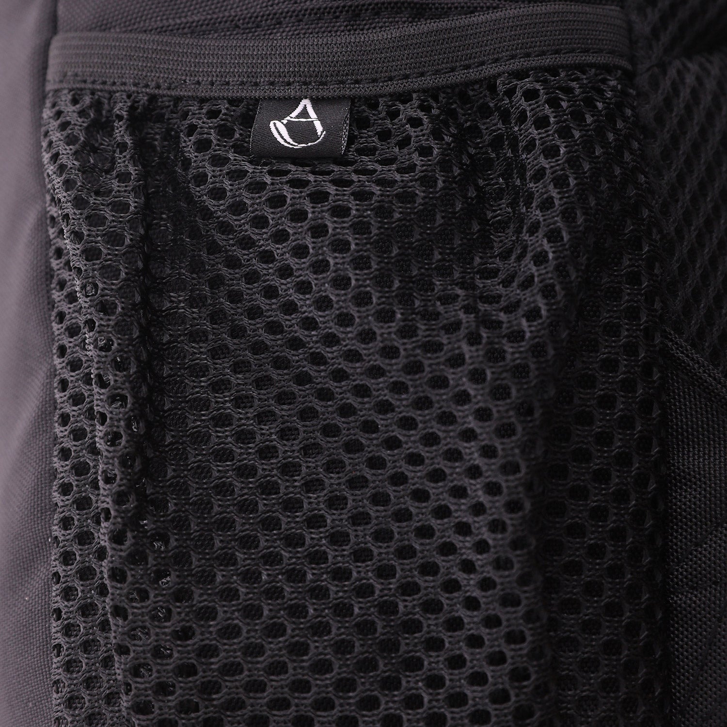 Aerolite 40x30x10 Lufthansa Maximum Size Backpack Recycled Eco-Friendly Shower-Resistant Cabin Luggage Travel Approved For British Airways, easyJet Swiss and Austrian Airlines with 10 Year Warranty - Aerolite UK